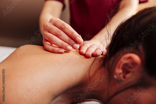 Obraz na płótnie Physiotherapist inserting needle on back while applying dry needling therapy w salonie