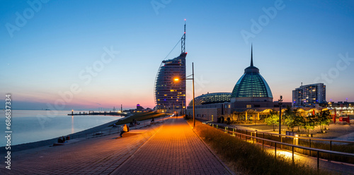 Obraz na płótnie Beautiful sunset view of the Bremerhaven harbour w salonie