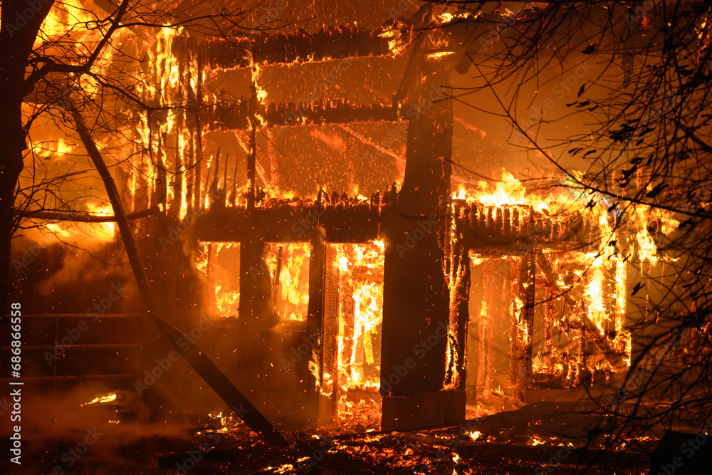 Fotografie Ein Stall steht in Vollbrand