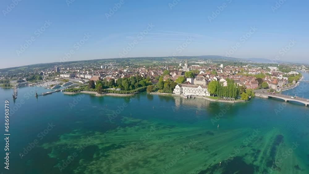 Luftaufnahme der Konstanzer Uferpromenade, dem Steigenbergeber Hotel und der Rheinbrücke an einem sonnigen Sommertag. Bodensee, Konstanz, Baden-Württemberg, Deutschland, Europa. Luftaufnahme der Konstanzer Uferpromenade, dem Steigenbergeber Hotel und der Rheinbrücke an einem sonnigen Sommertag. Bodensee, Konstanz, Baden-Württemberg, Deutschland, Europa.