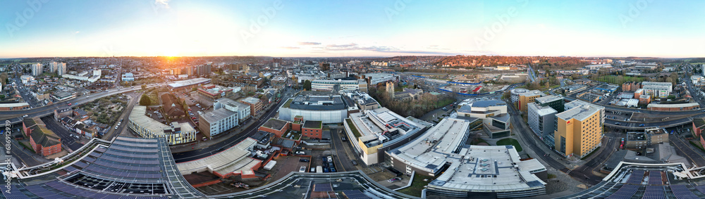 Obraz premium Aerial view of Central Luton City of England During Sunset Time