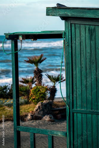 Cabanes de plage dans une station baln  aire hors-saison