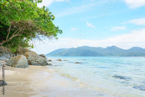 Quadro su tela Beach on the horizon of Koh Chang island, Trat province, Thailand