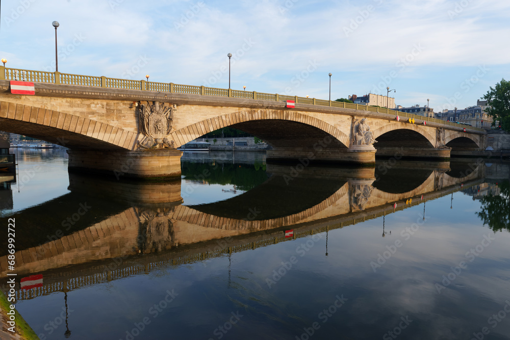 Fototapeta premium The Invalides bridge in the 7th arrondissement of Paris city 