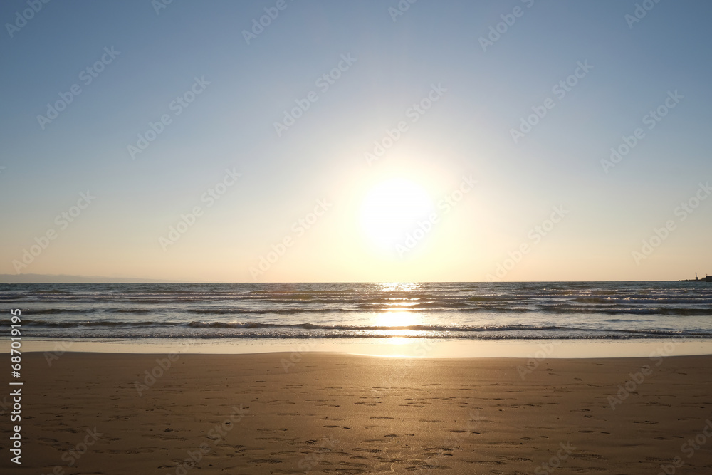 美しい海と太陽の光の風景、砂浜、出雲の稲佐の浜