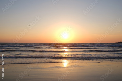 美しい海と夕陽の風景、日本海、出雲の稲佐の浜