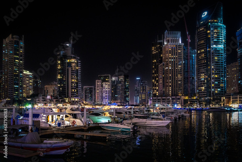 Fototapeta Naklejka Na Ścianę i Meble -  Dubai marina by night