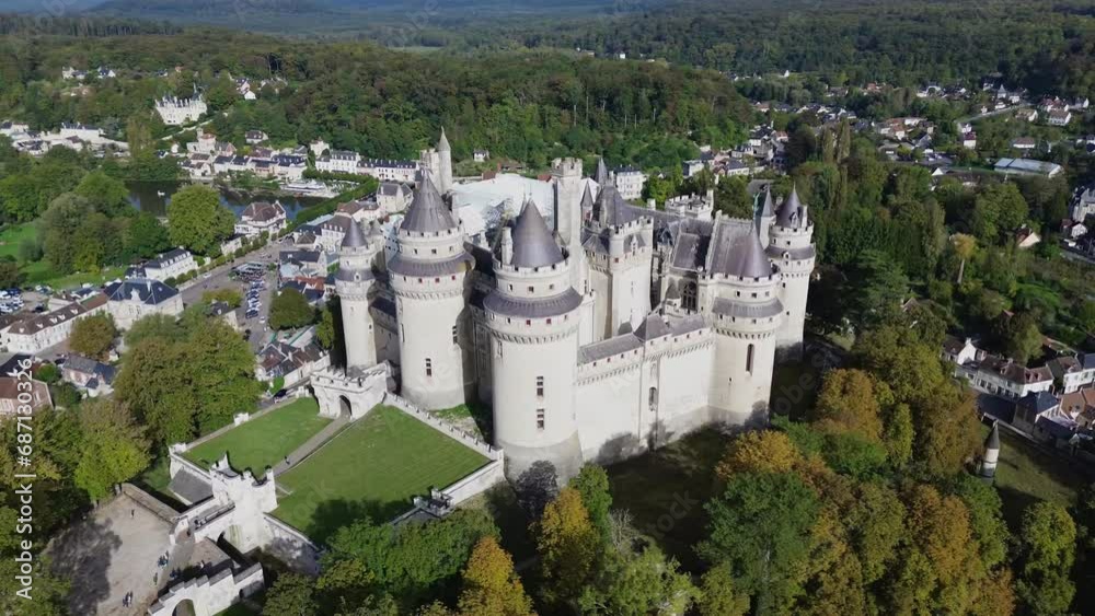drone video château de Pierrefonds France Europe