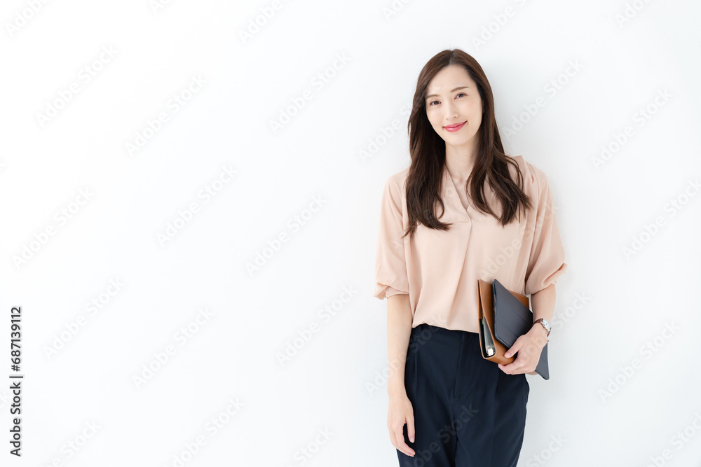 女性ポートレート　キャリアウーマン
