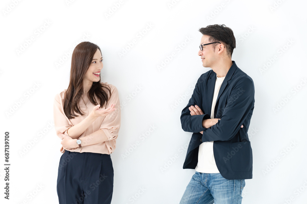 男女2人のビジネスイメージ