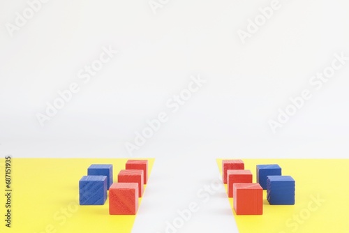 Simmetrico con cubi di legno, sfondo giallo. photo