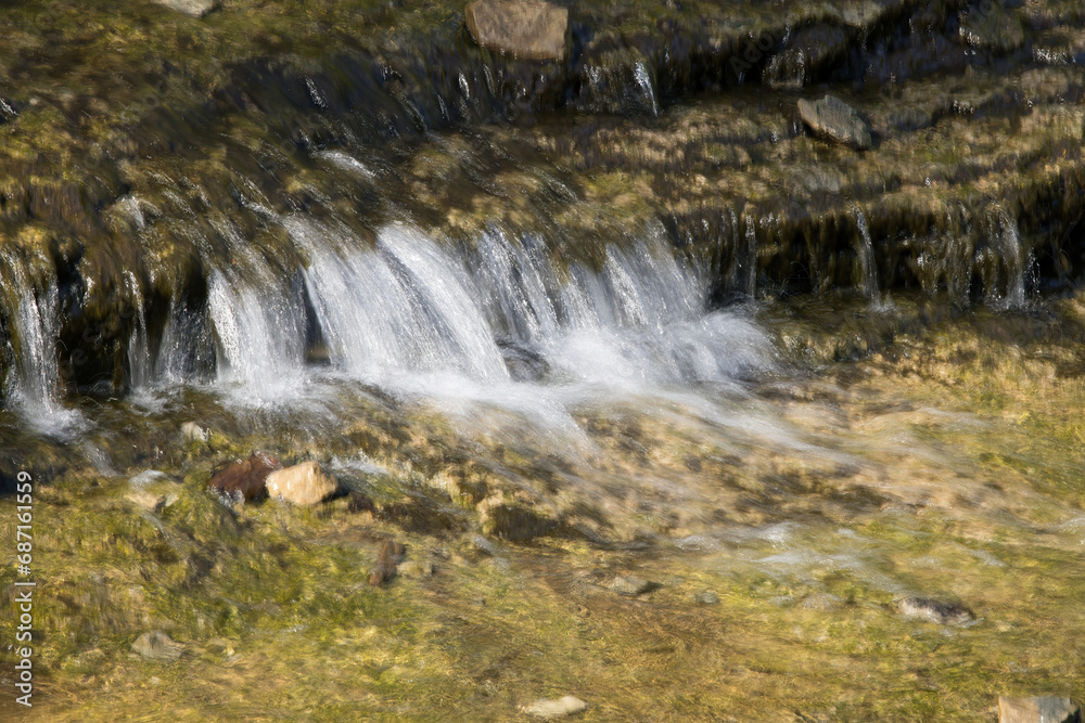 Obraz premium Waterfall over natural rocks