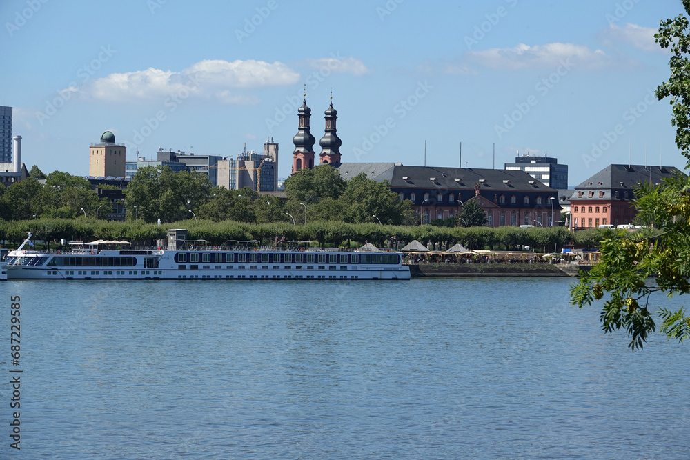 Rhein zwischen Wiesbaden und Mainz