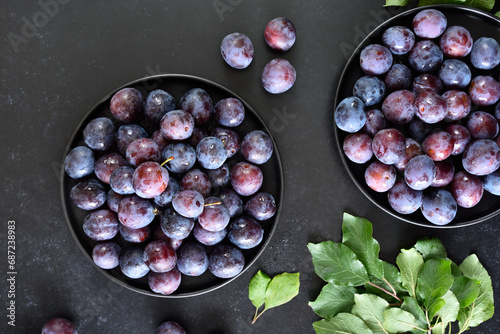 Plakat Fresh plums on plate
