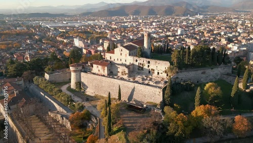 vista aerea di Brescia con il suo castello