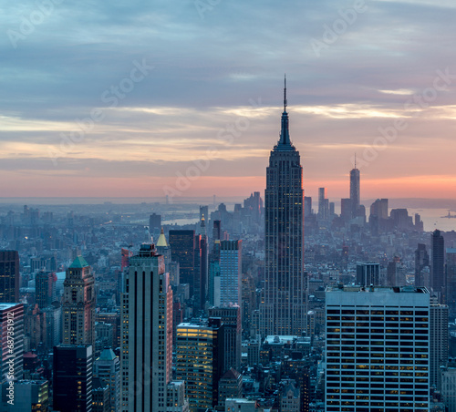 View of New York Manhattan during sunset hours © Elnur