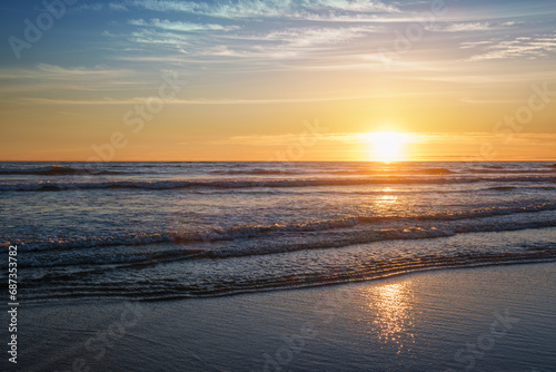 Fototapeta Naklejka Na Ścianę i Meble -  Atlantic ocean sunset with surging waves at Fonte da Telha beach, Costa da Caparica, Portugal