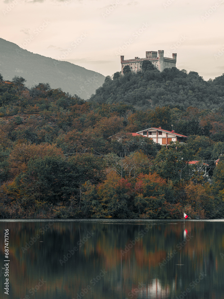 Castello di Montalto Dora riflesso sul Lago Sirio, Canavese - Parte 1 Castello di Montalto Dora riflesso sul Lago Sirio, Canavese - Parte 1