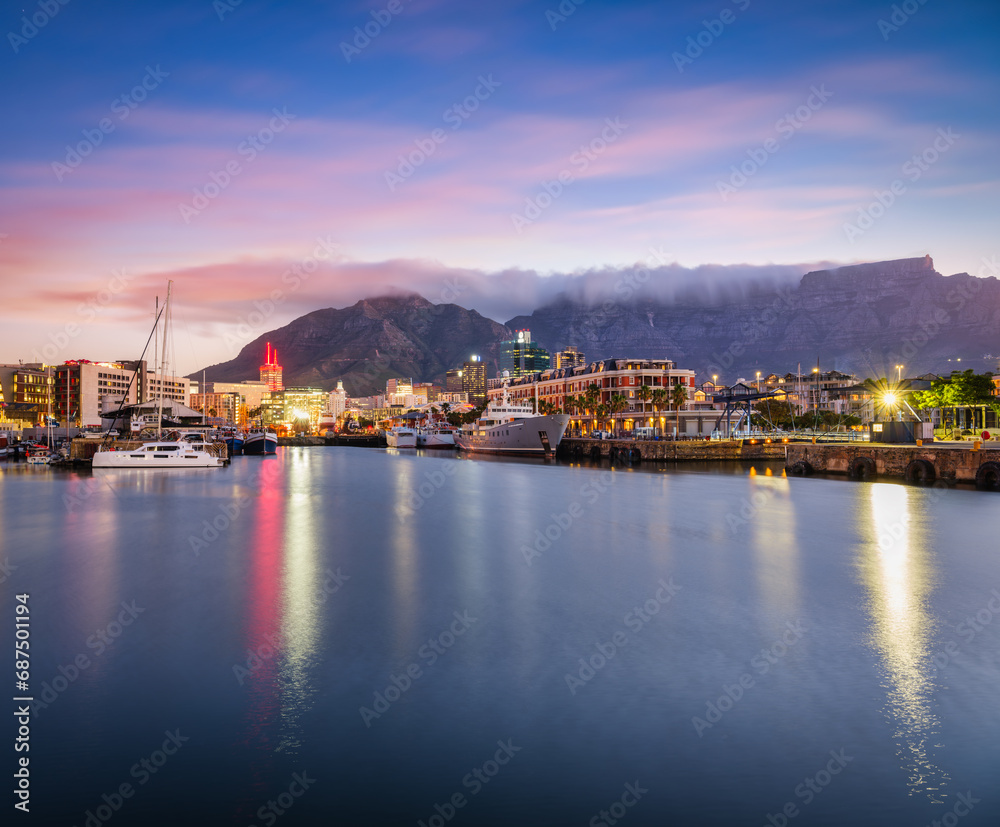 Obraz premium Waterfront and cape town city lights at dusk with table mountain in the background, Cape Town, South Africa