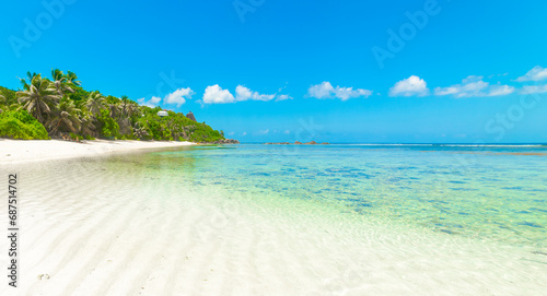 Fototapeta Naklejka Na Ścianę i Meble -  White sand and turquoise water in Anse Forbans beach