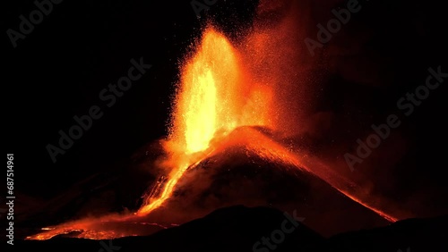 Attività eruttiva al cratere di SudEst dell'Etna, avvenuta in data 1 dicembre 2023. photo