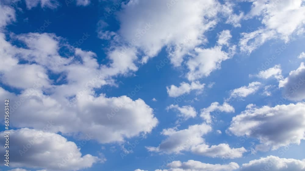 青空に流れるたくさんの白い雲のタイムラプス
青空に流れるたくさんの白い雲のタイムラプス