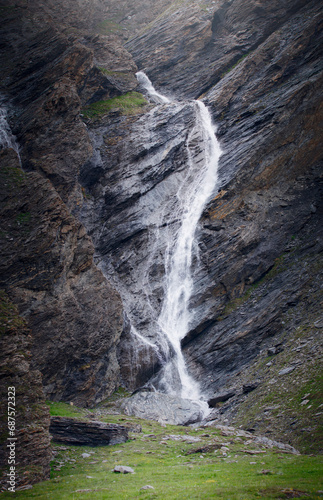 une cascade du vallon Soustra, Alpes cottiennes, Piémont, Italie 