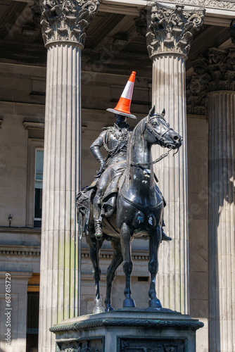Duke of Wellington statue in Glasgow - view in front of the museum columns