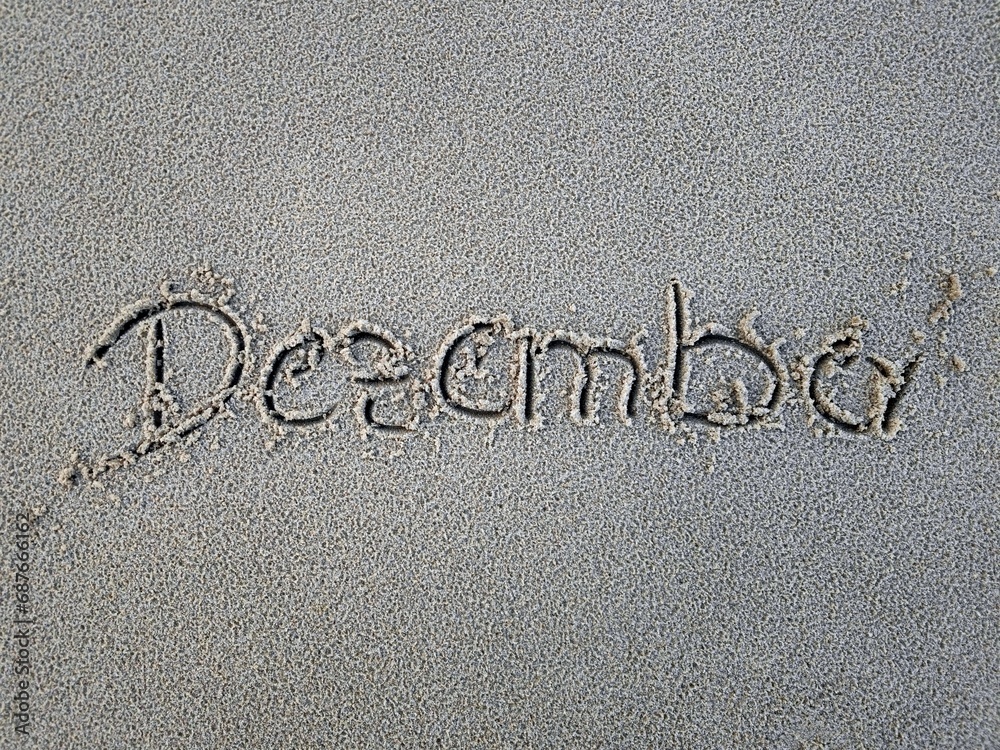 Fototapeta premium Das Wort Dezember im Strandsand