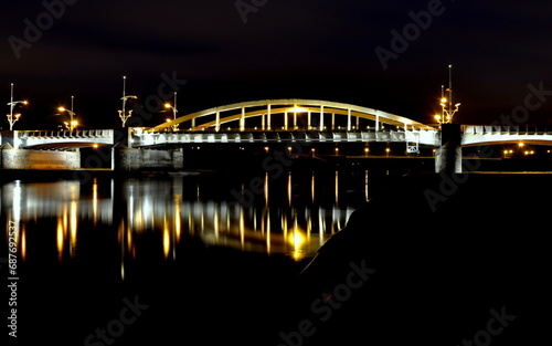 Most Świętego Rocha nad rzeką Wartą nocą. © Blaszko