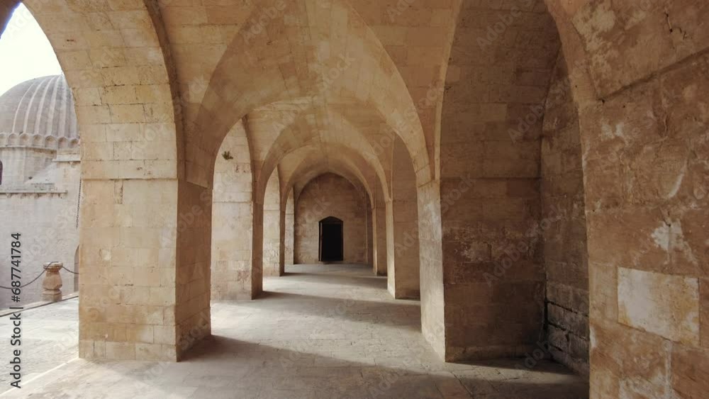 Cross vaults on the upper floor of Zinciriye Madrasa. The camera makes a walking motion through them. Cross vaults on the upper floor of Zinciriye Madrasa. The camera makes a walking motion through them.