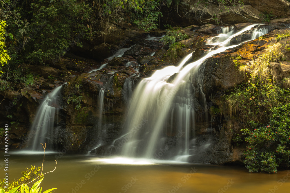Obraz premium cachoeira na cidade de Rio Acima, Estado de Minas Gerais, Brasil