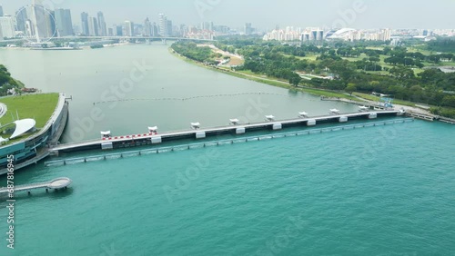 singapore dam, marina barrage wavebreaker, tsunami protection barrier in Singapore city