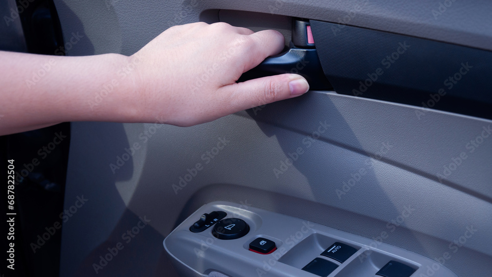 Unlock the car door, Unlock open the door , Behind the seat, Inside the