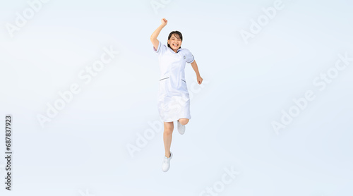 ジャンプする白衣を着た女性 看護師 医師 エステティシャン 切り抜き全身写真（切り抜き背景透過PNGも販売しております。作成者リンクから「PNG」で検索してください）