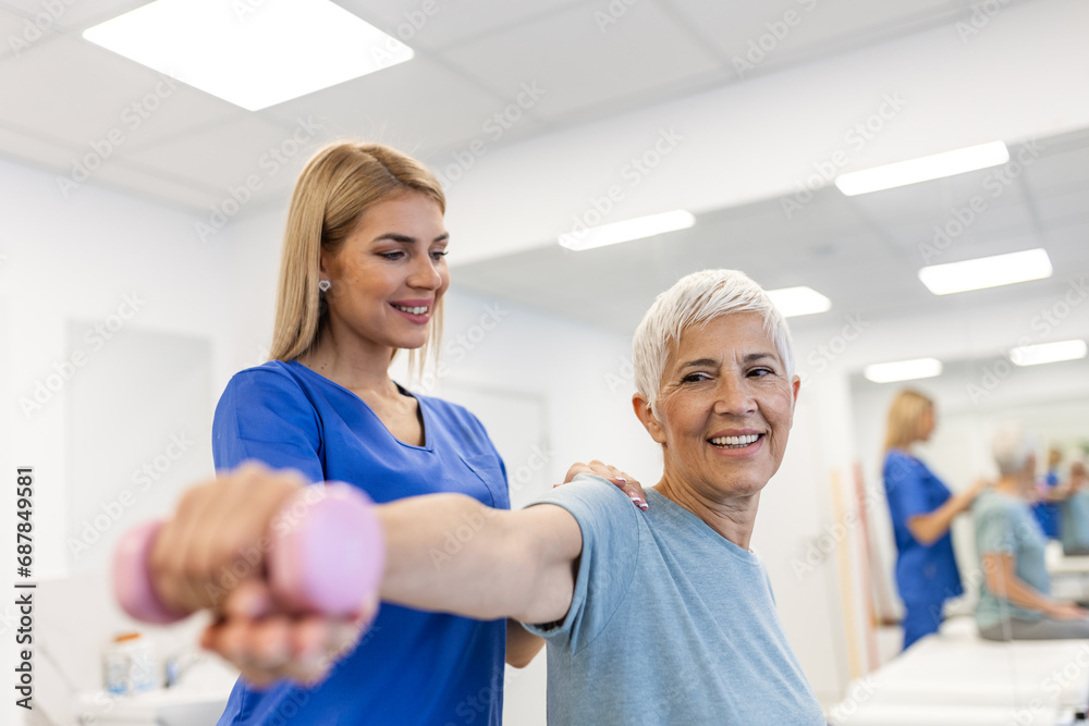 Obraz premium Professional therapists is stretching muscles, senior patient with abnormal muscular symptoms, physical rehabilitation therapies and treatment of physiological disorders by physiotherapists concept.
