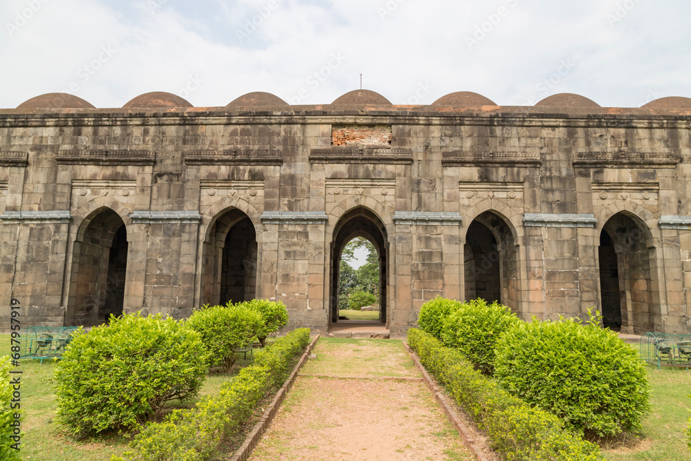 Gour bara duwari(12door) or bara sona masjid are the ruins of a small mosque that was the capital of the muslim nawabs of bengal in the 13th to 16th centuries in gaur, west bengal, India.