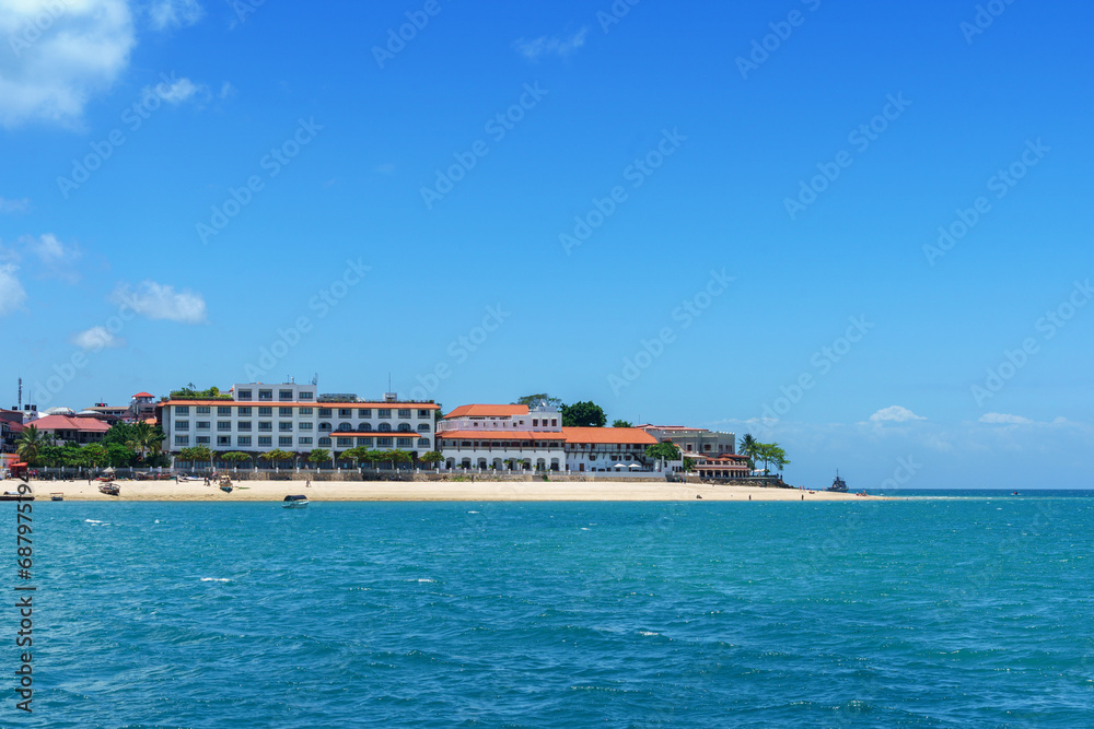 Obraz premium coastal view of the stone town seaboard showing the beach and shore-lined with hotels and buildings