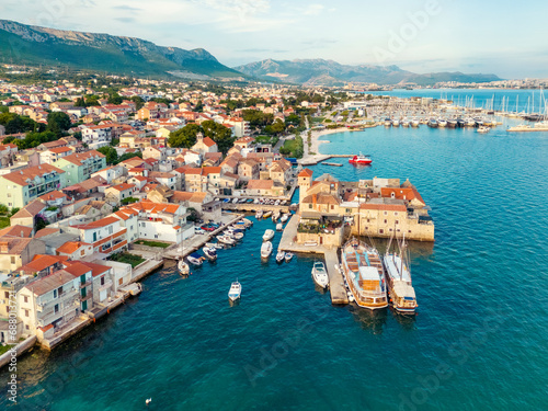 Croatia, Split-Dalmatia County, Kastel Gomilica, Aerial view of Kastilac fort and surrounding town