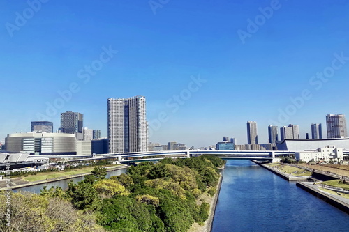 青空の東京湾岸エリアの街並み風景 photo