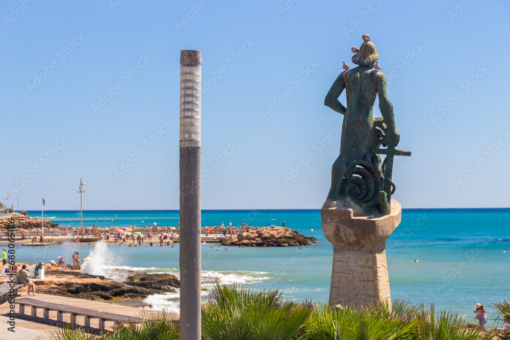 Φωτογραφία Vega Baja del Segura - Estatuas de la Bella Lola y del Hombre del Mar en Paseo J