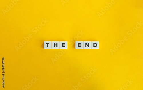 Tableau sur toile The End Text on Block Letter Tiles on Bright Orange Background