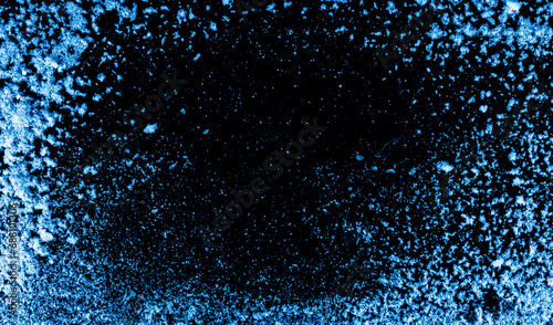 Raureif auf einem dunklen Hintergrund