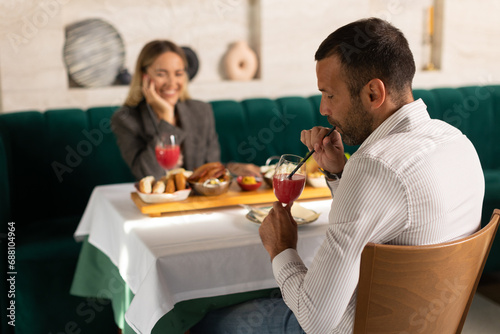 Young couple having lunch a...