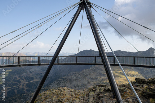 Fotografie From an elevation of 2,701 meters, the Mirador Solar de Tristaina overlooks the main peaks of Ordino, encompassing Andorra's Pico de Arcal?s