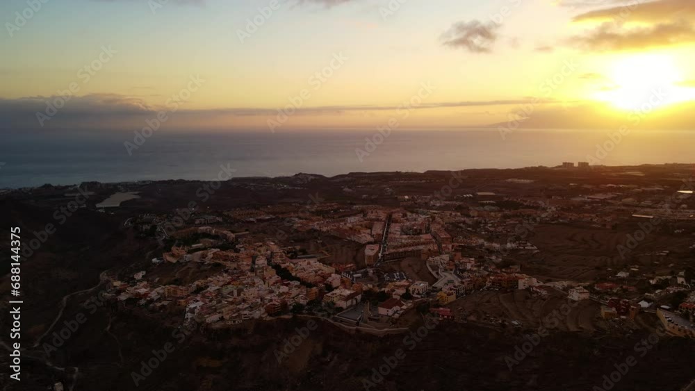 Golden hour glow over a sprawling Canary urban area. Golden hour glow over a sprawling Canary urban area.