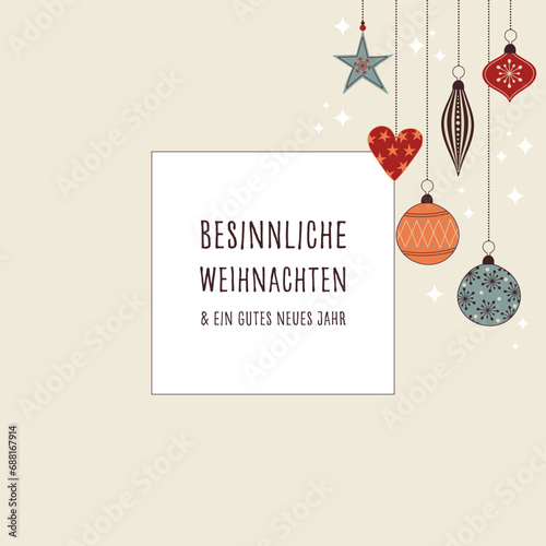 Besinnliche Weihnachten und ein gutes neues Jahr – Schriftzug in deutscher Sprache. Quadratische Grußkarte mit bunten Christbaumkugeln