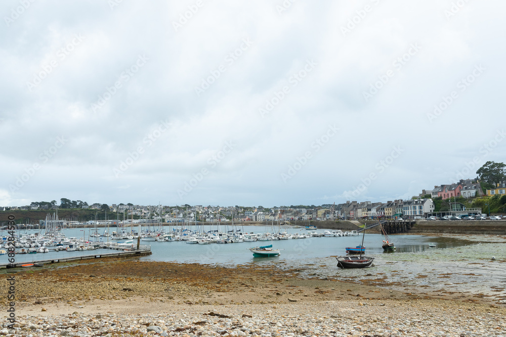 Vue sur le port de Camaret sur mer en Bretagne-France