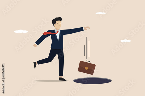 Resigning from work, business failure, employees throw their briefcases into the hole and look for new jobs.
