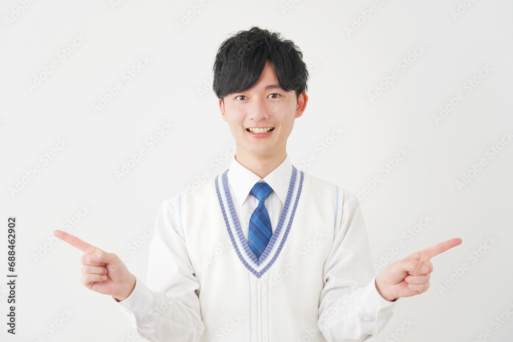 両側を指差す男子高校生　白背景